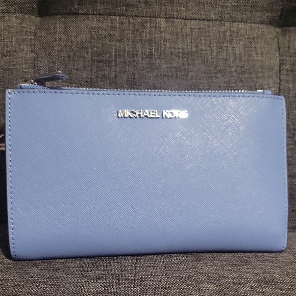 Michael Kors Blue Wallet - Picture 1 of 4
